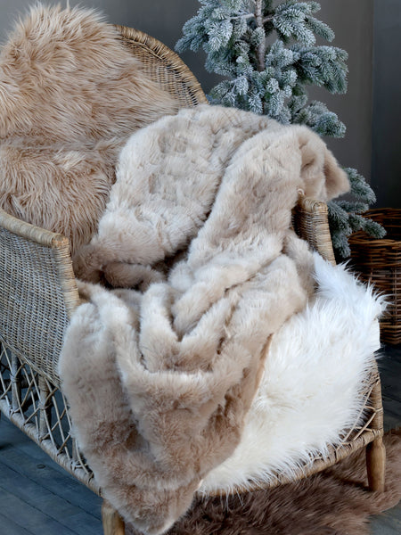 Chic Antique, Plaid aus Pelzimitat