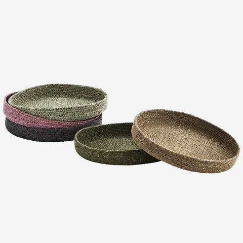 Madam Stoltz, Tabletts aus Seegras, verschiedene Farben