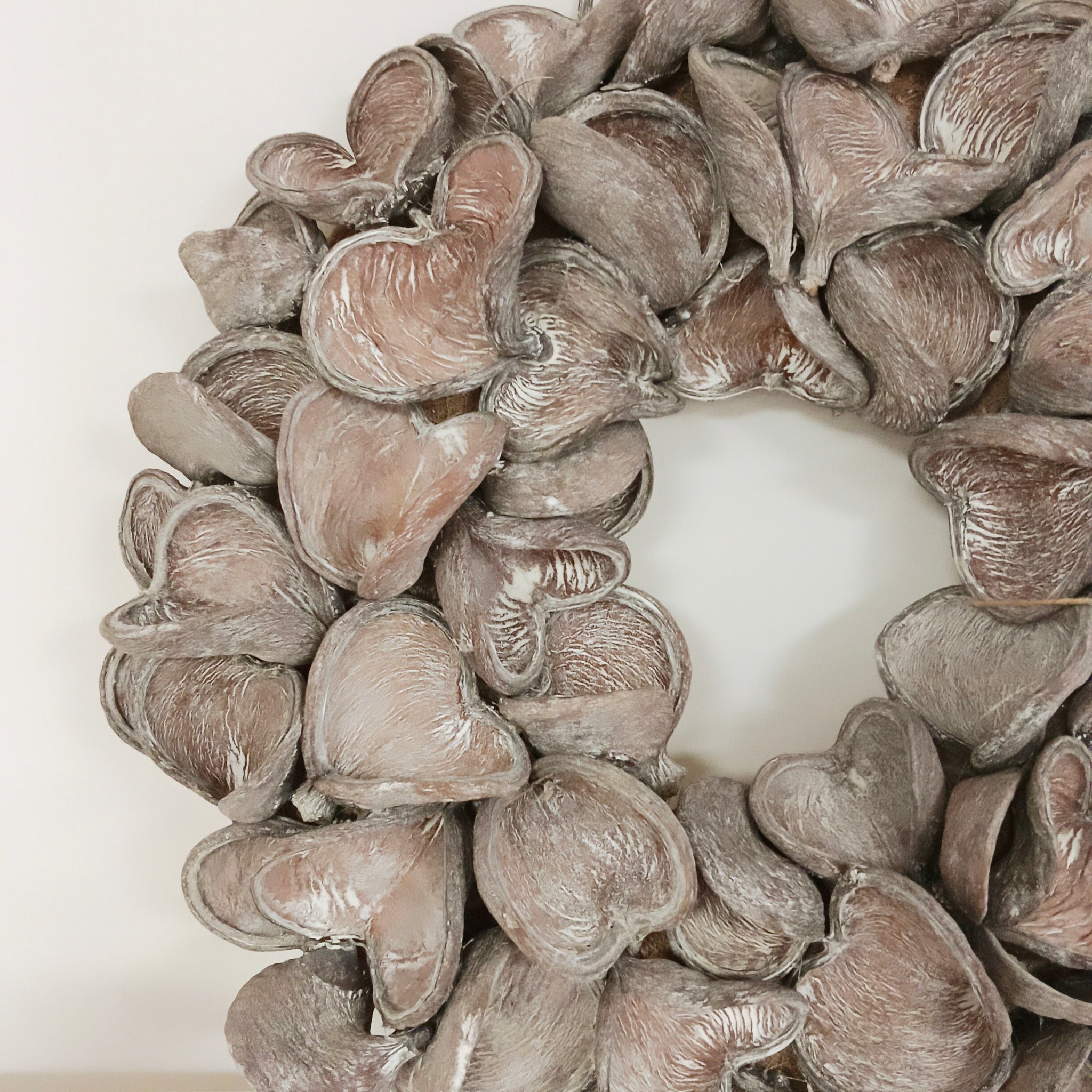 Couronne, Dekokranz aus Badam-Früchten, weiß 55 cm