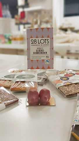 28LOTS, Glücksschweinchen Ruby mit Mandelnougat, 42 g