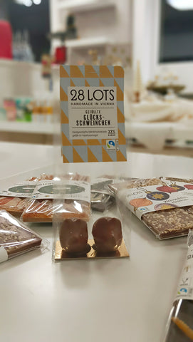 28LOTS, Glücksschweinchen mit Haselnussnougat, 42 g